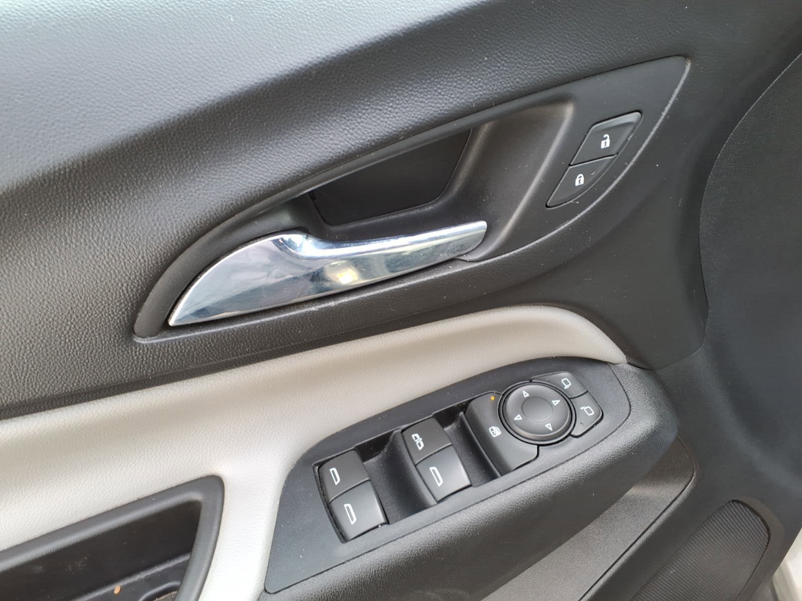 Used 2018 Chevrolet Equinox LT image 20