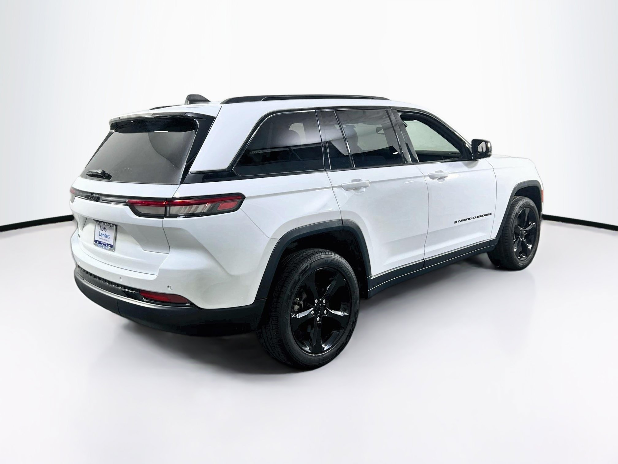 Used 2023 Jeep Grand Cherokee Altitude AWD/4WD image 5