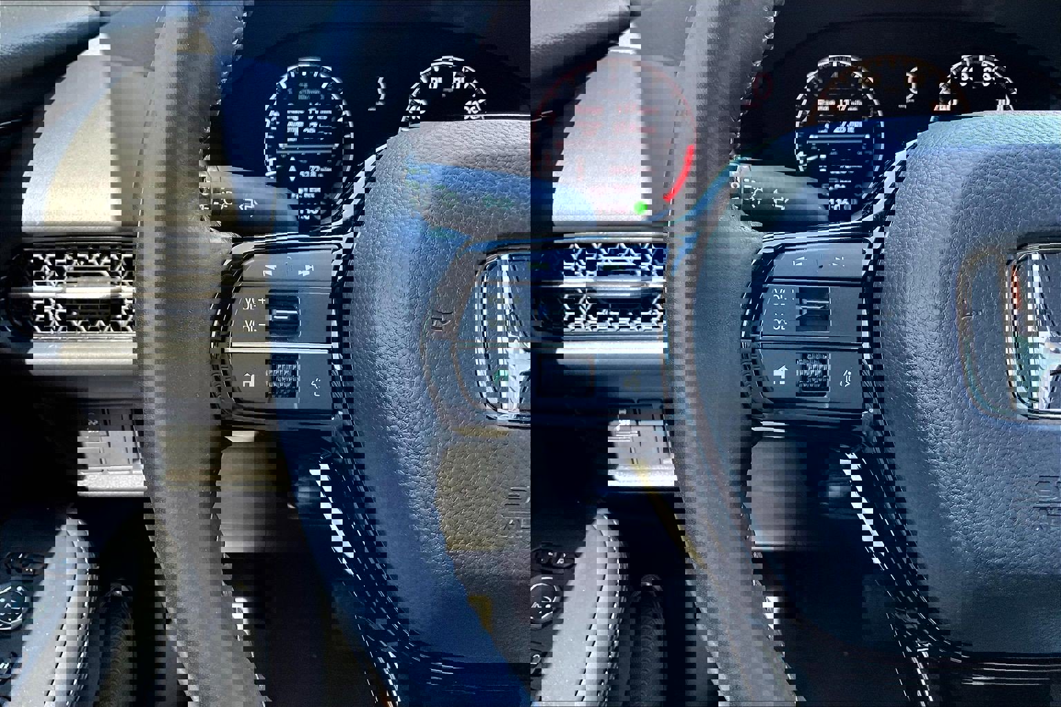 Used 2024 Honda HR-V EX-L image 11