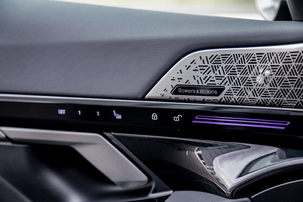 Used 2026 BMW 530i xDrive w/ M Sport Package image 17