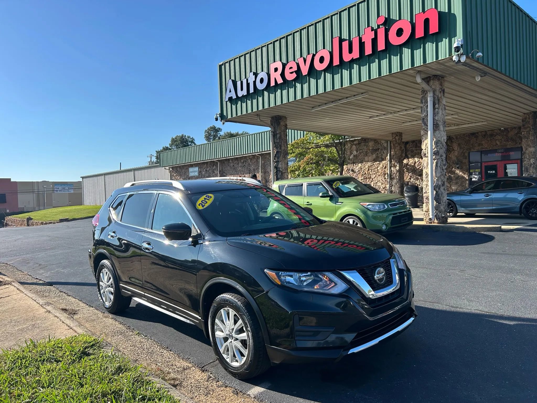 Used 2018 Nissan Rogue SV w/ Premium Package image 1