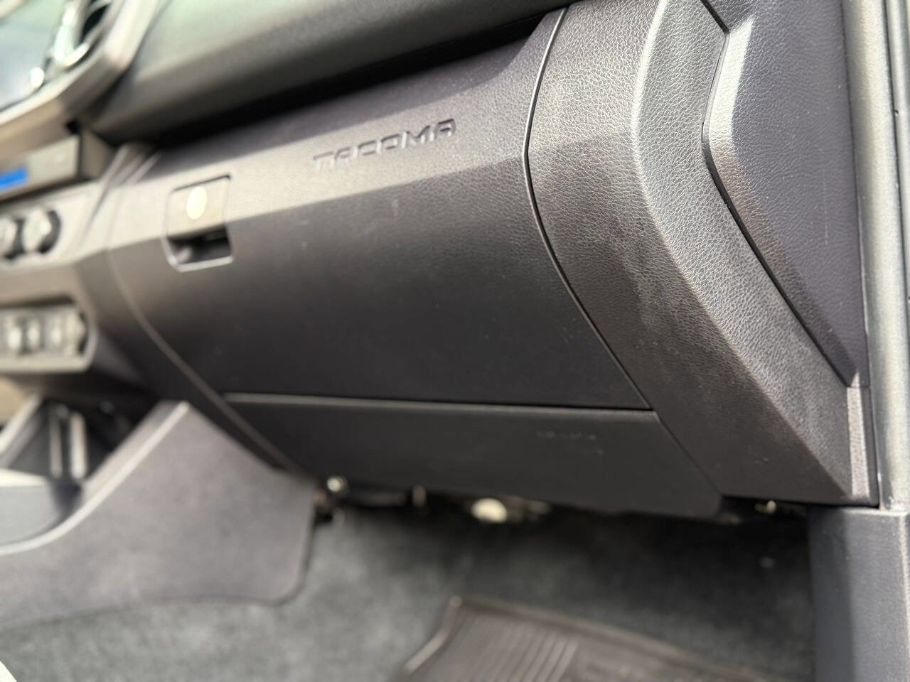 Used 2022 Toyota Tacoma TRD Off-Road image 50