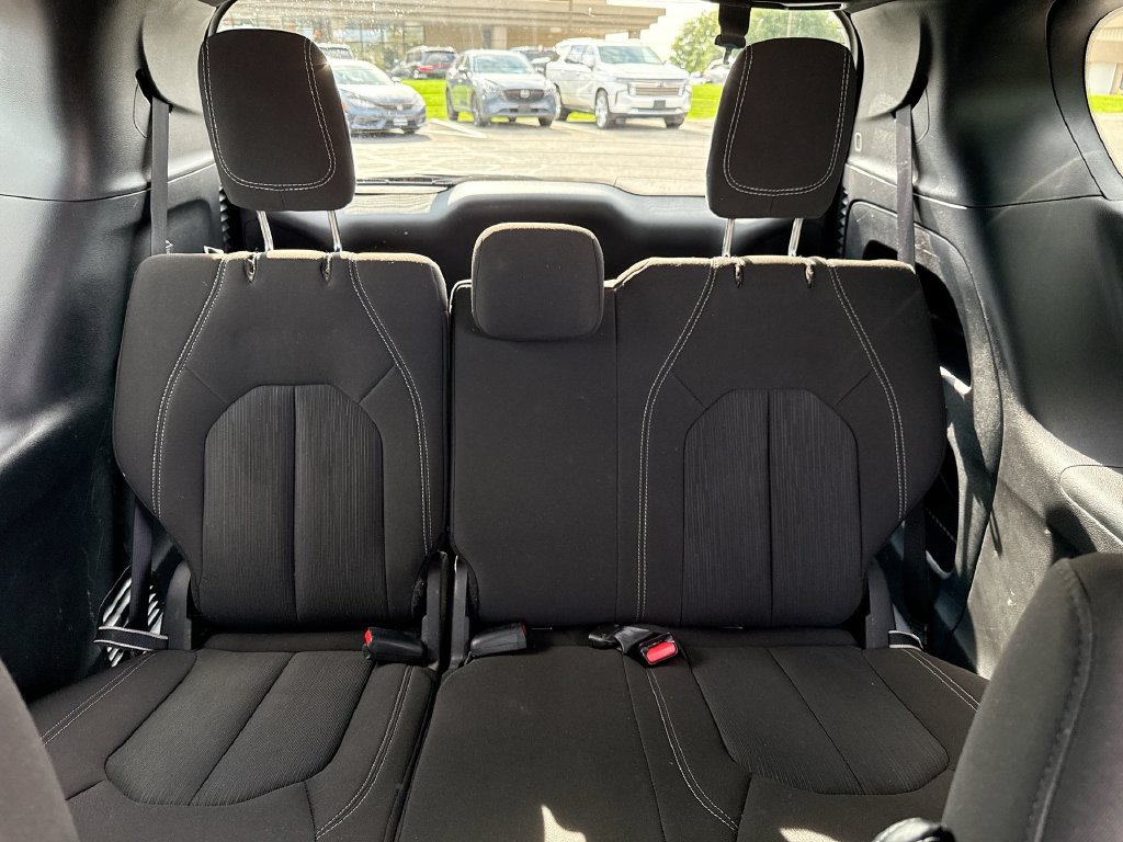 Used 2024 Chrysler Pacifica Touring FWD image 12