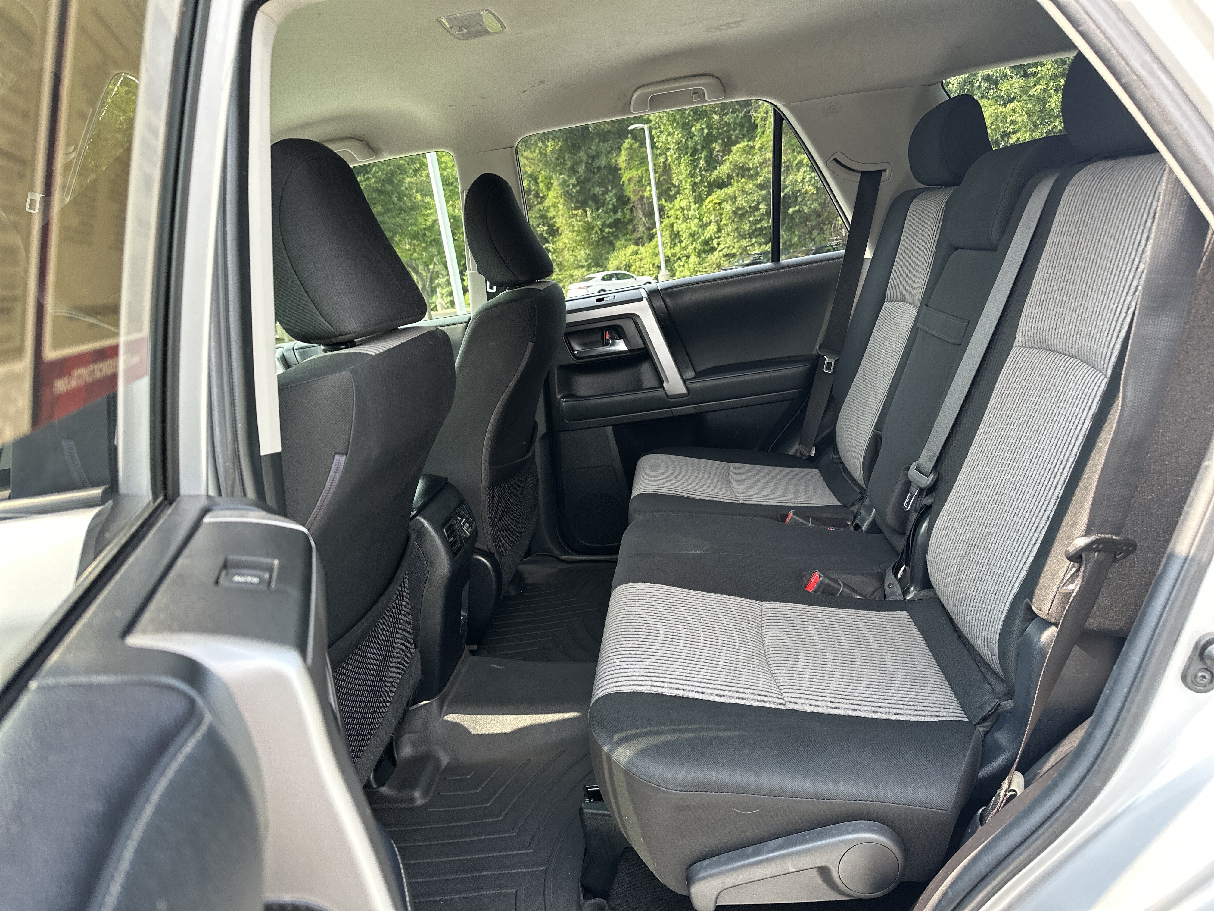 Used 2021 Toyota 4Runner SR5 AWD/4WD image 31