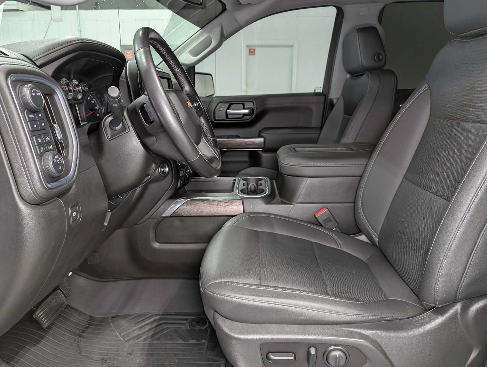 Certified 2021 Chevrolet Silverado 1500 LTZ w/ Z71 Off-Road Package AWD/4WD image 4