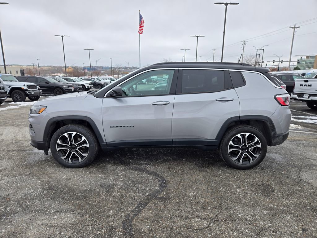 Used 2022 Jeep Compass Limited image 7