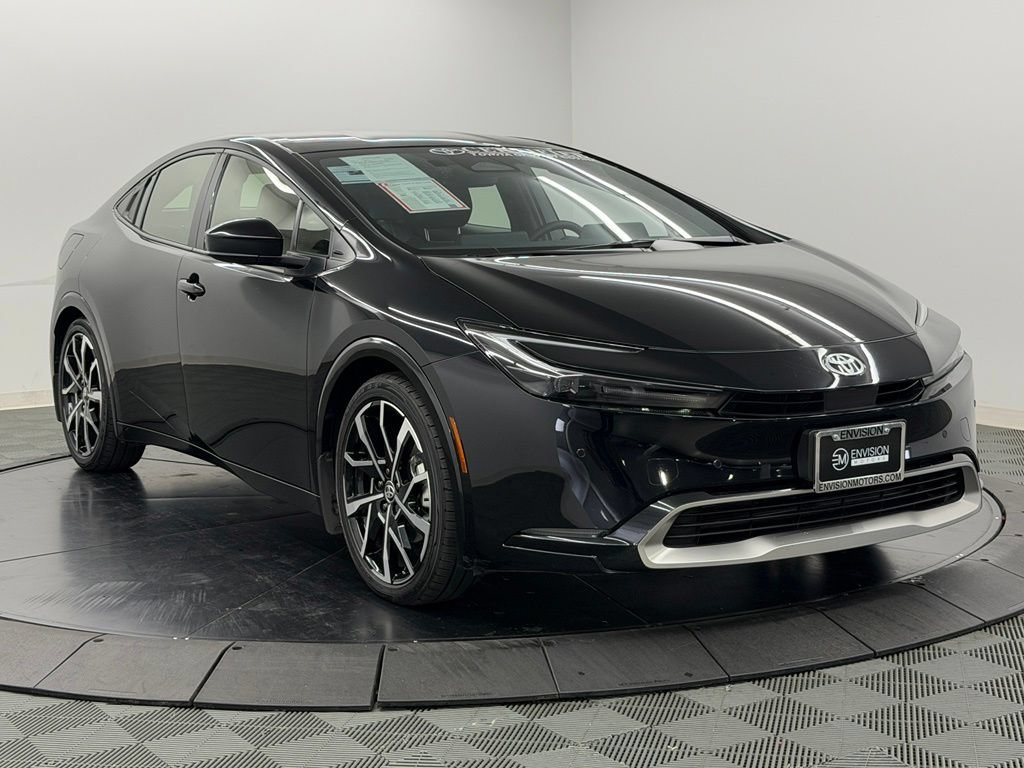 Used 2025 Toyota Prius Plug-In Hybrid FWD image 8