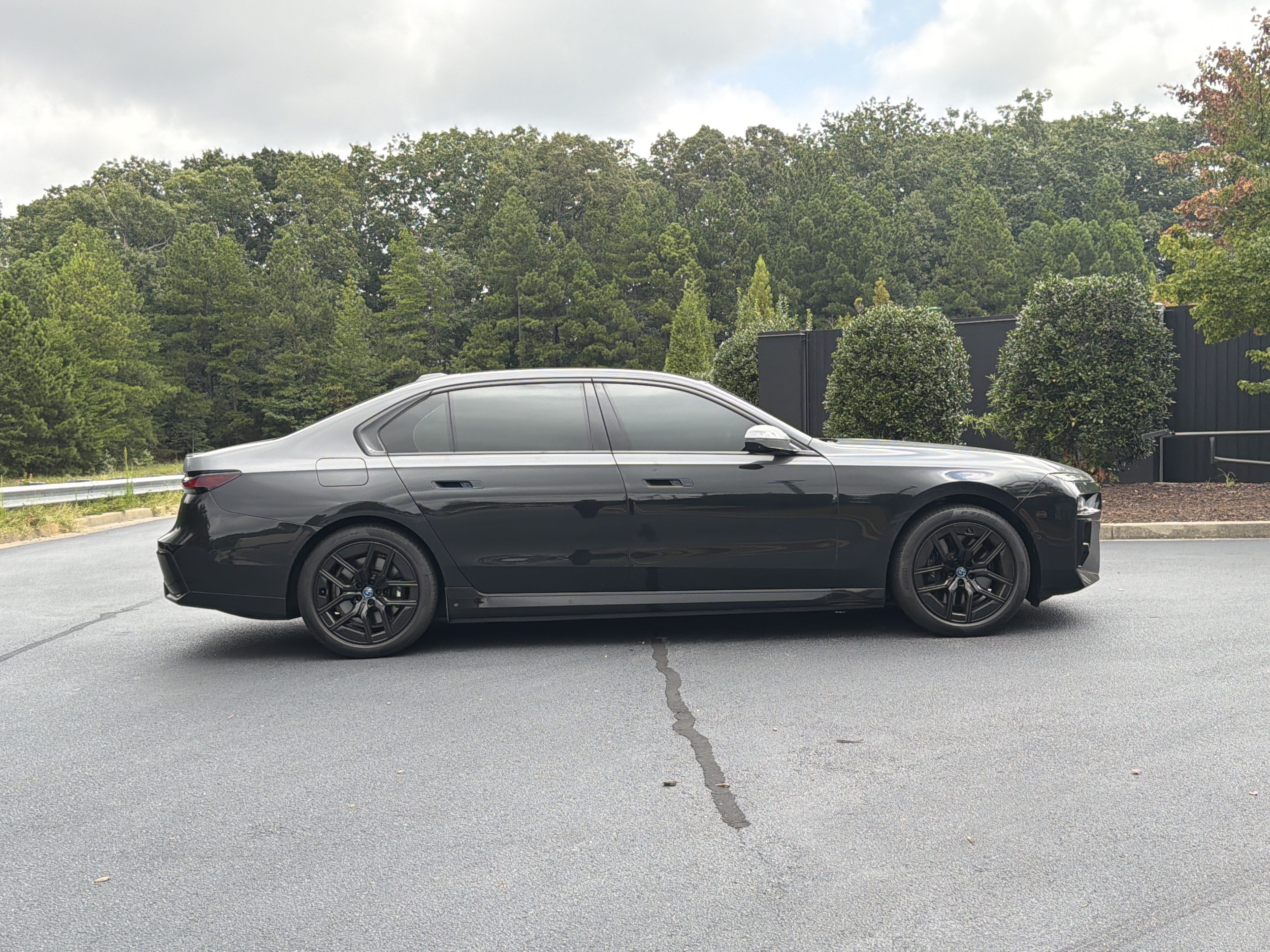 Used 2023 BMW i7 xDrive60 AWD/4WD image 5