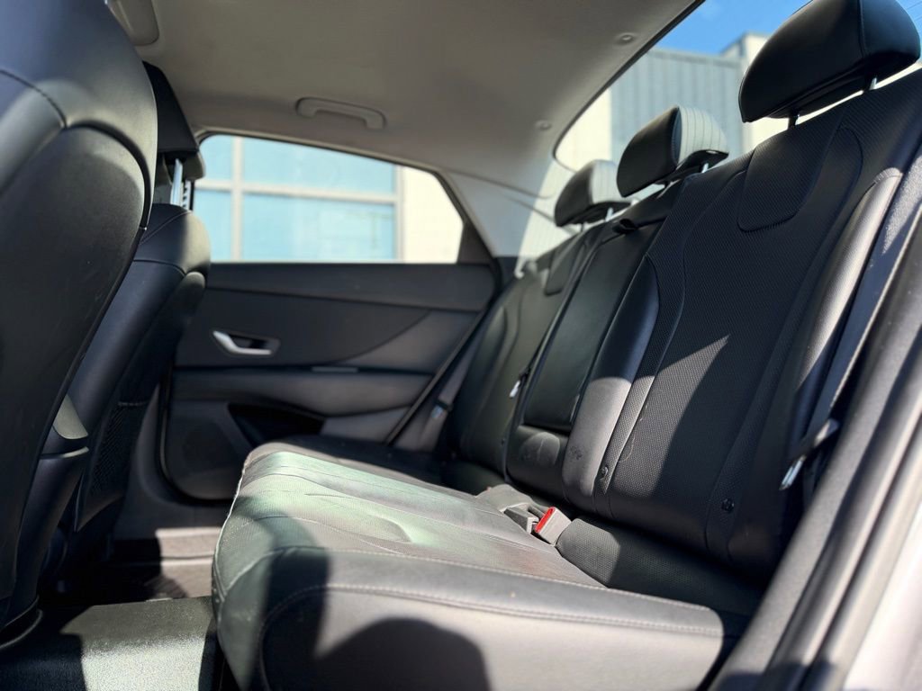 Used 2023 Hyundai Elantra Limited image 15