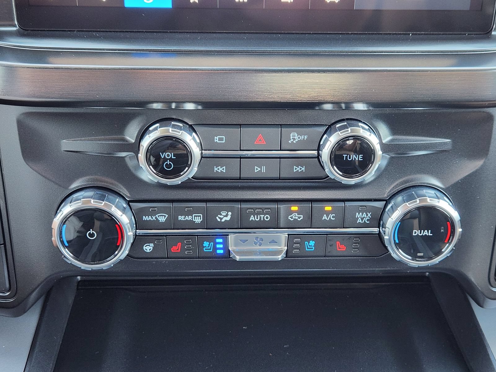 New 2027 Ford F350 Lariat w/ Lariat Premium Package AWD/4WD image 20