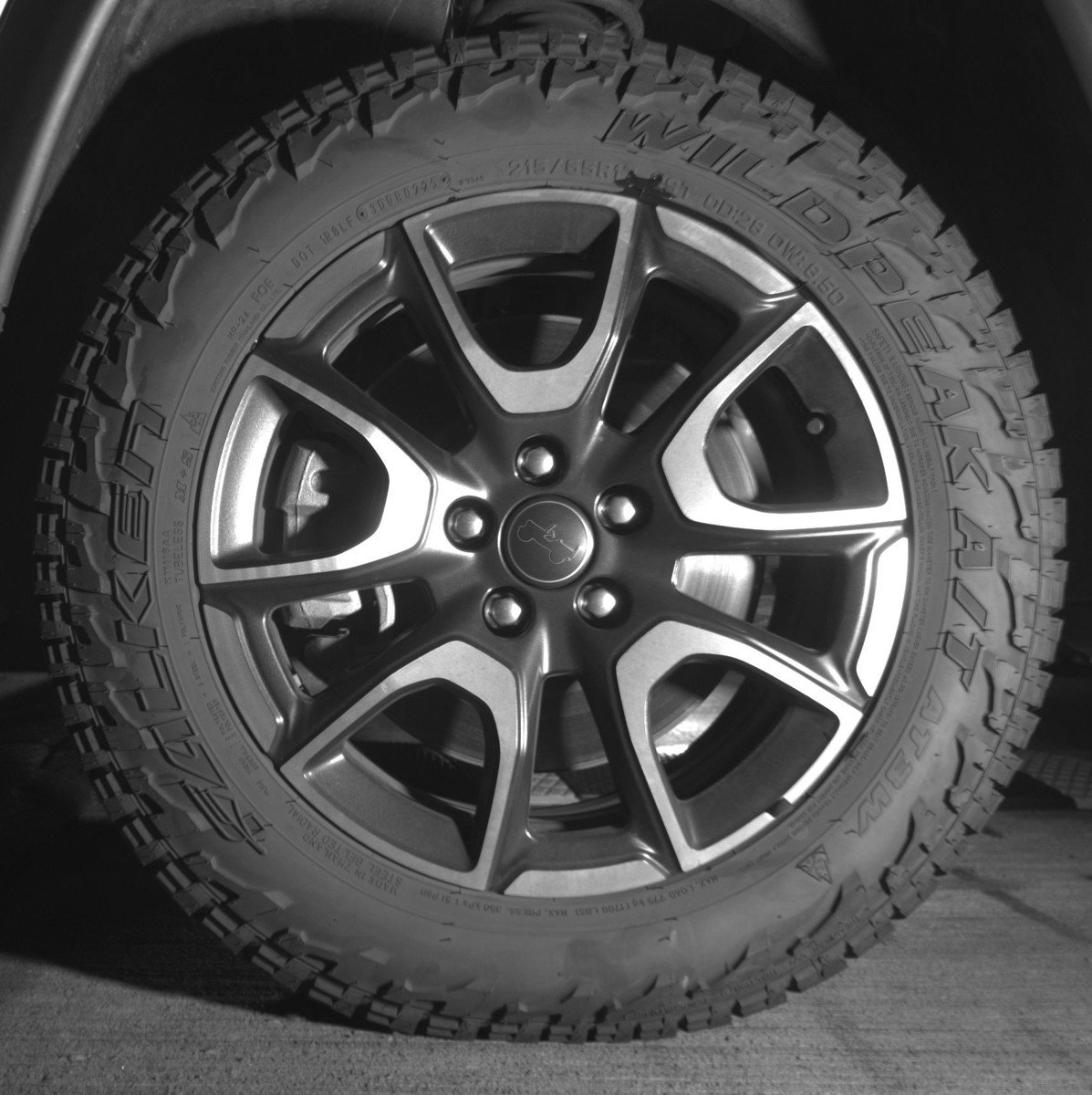 Used 2025 Jeep Compass Trailhawk image 12