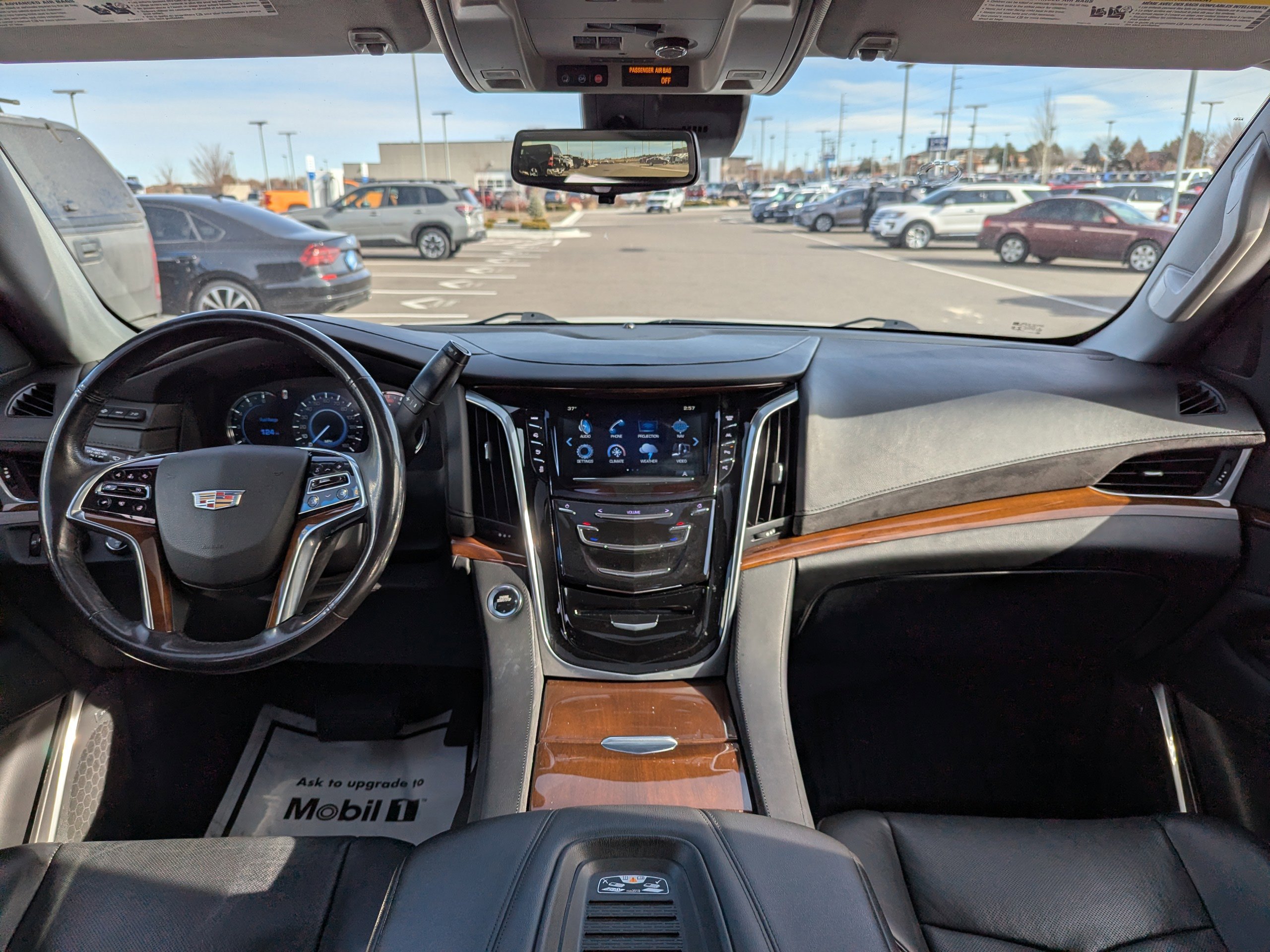 Used 2020 Cadillac Escalade Premium Luxury image 30