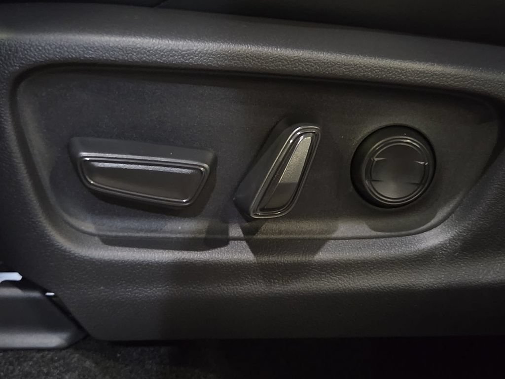 New 2027 Toyota C-HR AWD/4WD image 20