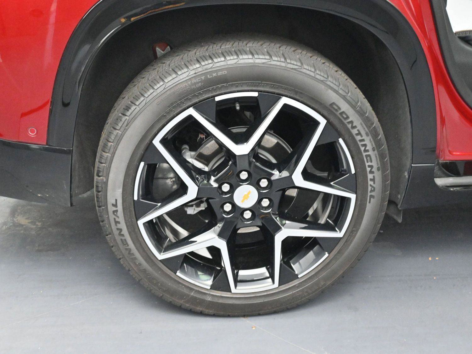 Used 2025 Chevrolet Traverse High Country image 40