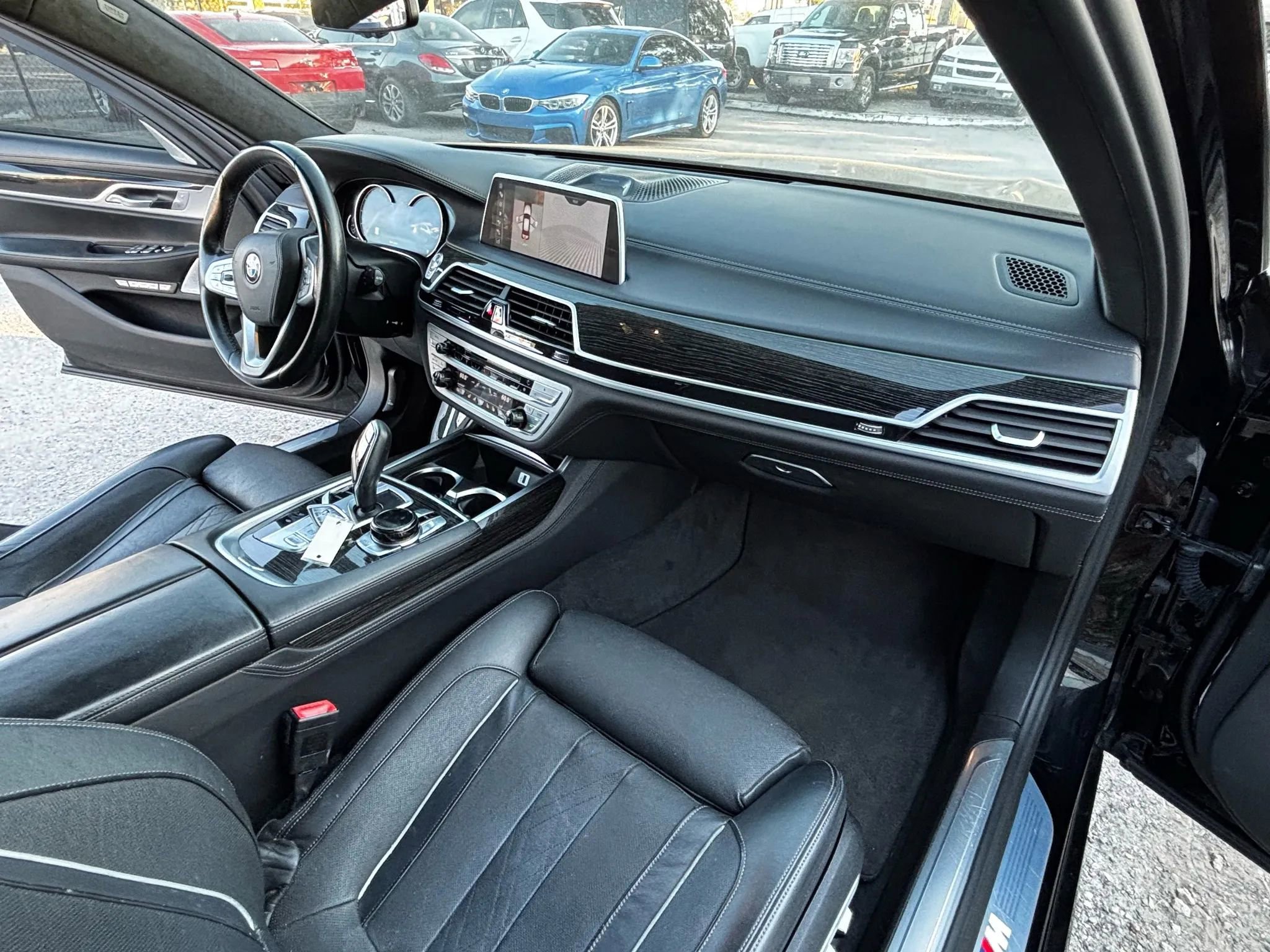 Used 2017 BMW 750i image 28