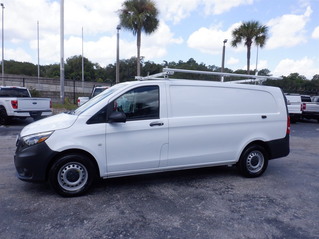 Used 2023 Mercedes-Benz Metris image 2