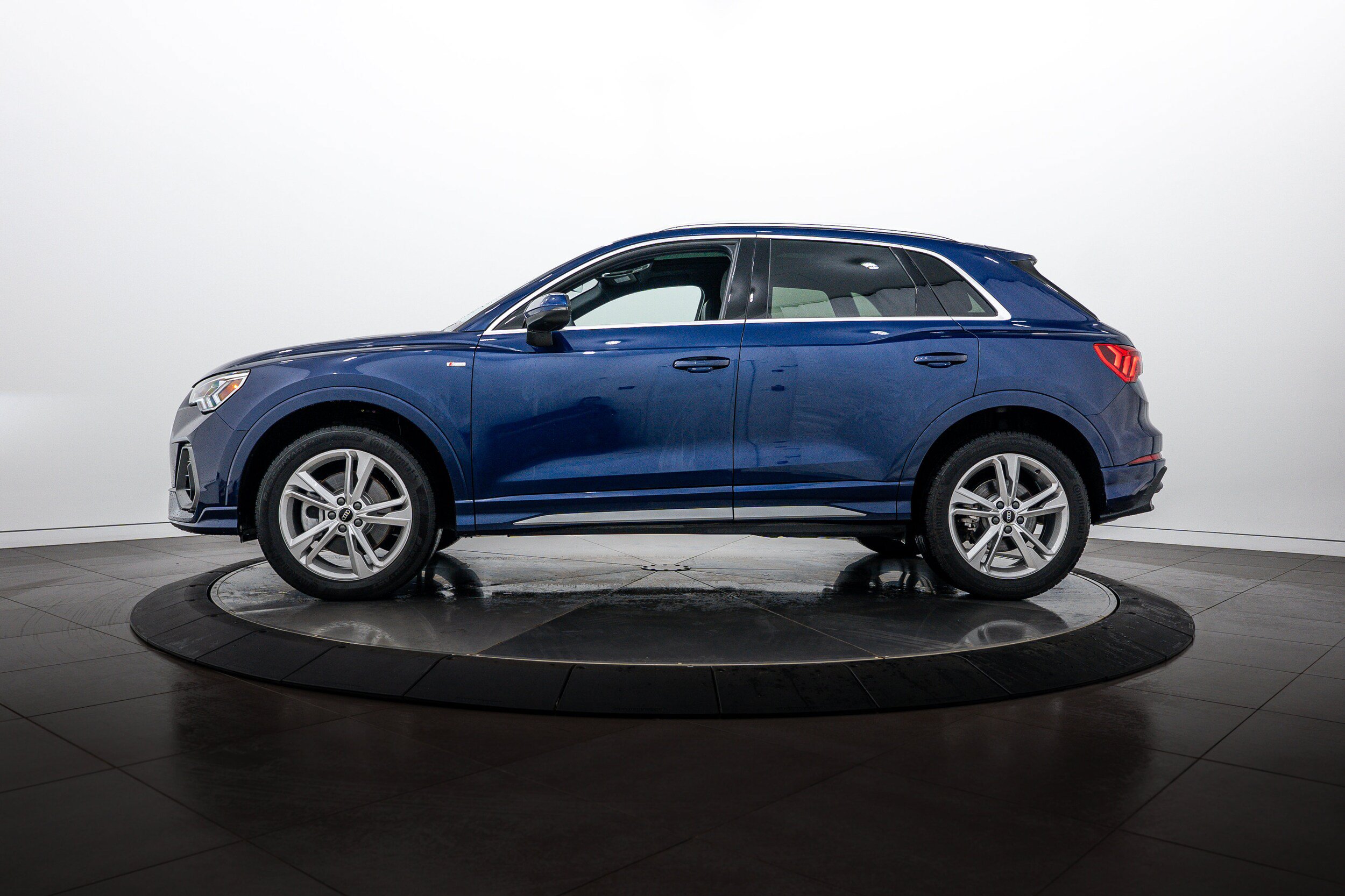 Certified 2023 Audi Q3 2.0T Premium Plus w/ Premium Plus Package AWD/4WD image 7