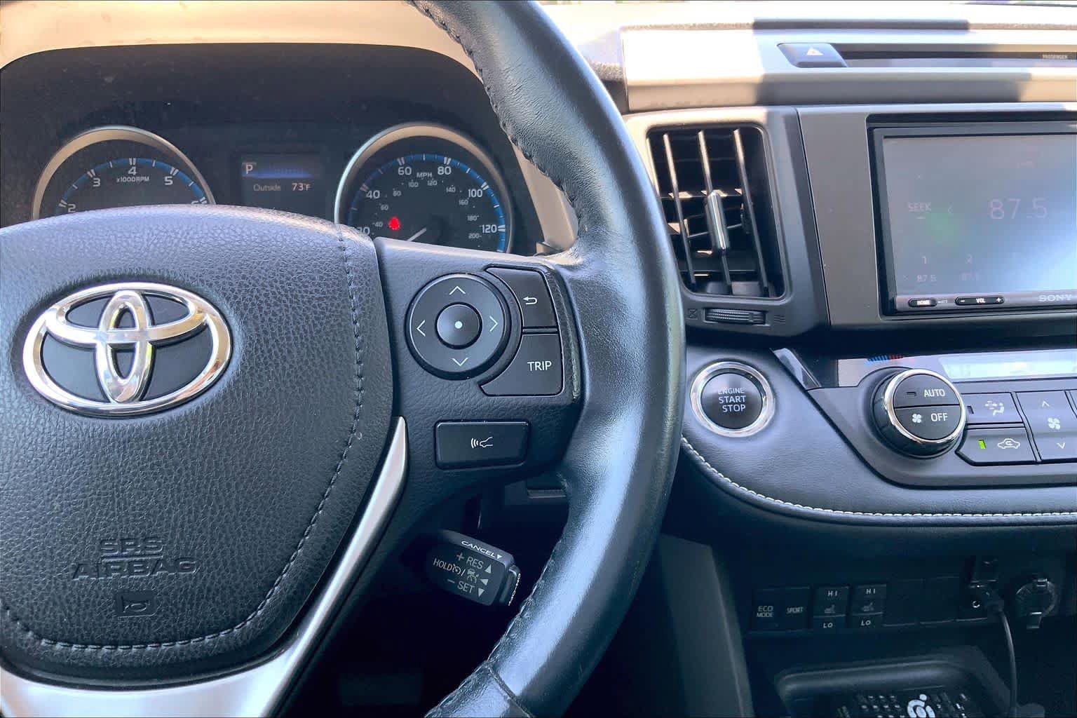 Used 2018 Toyota RAV4 XLE AWD/4WD image 25