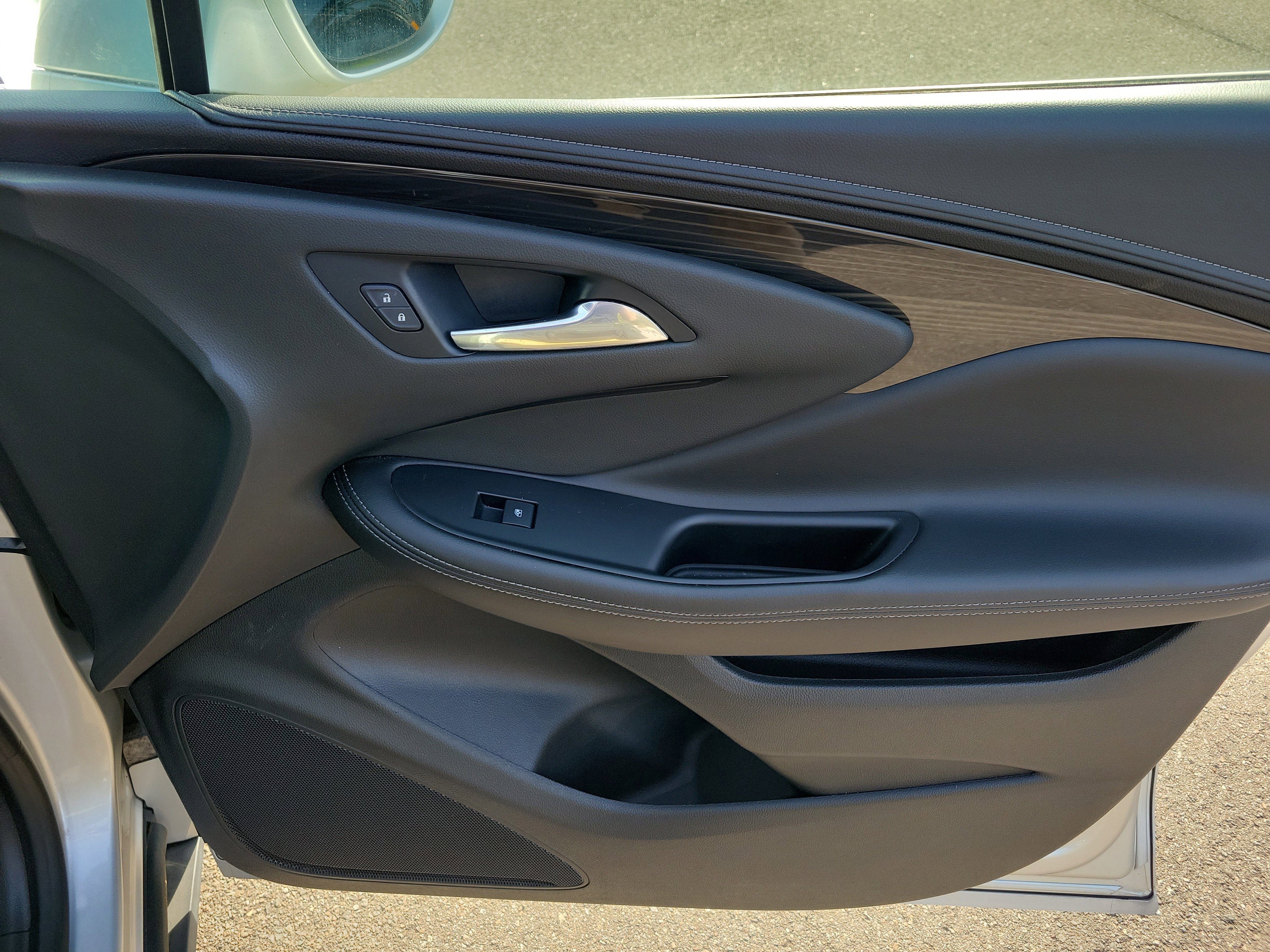 Used 2019 Buick Envision Essence image 9