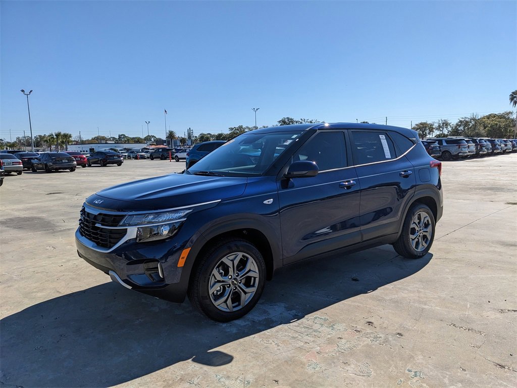 Certified 2025 Kia Seltos LX image 5