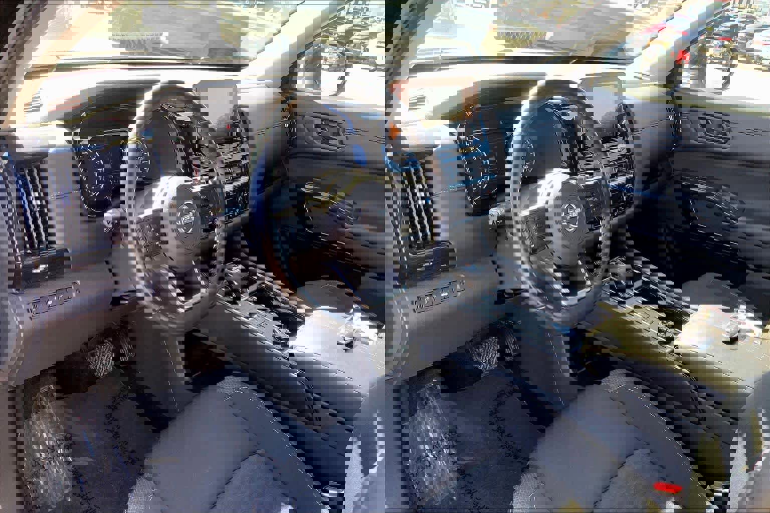 Used 2025 Nissan Pathfinder SV image 15