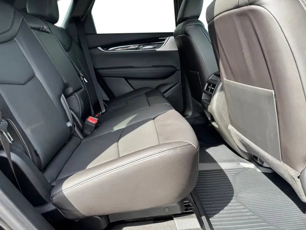 New 2026 Cadillac XT5 Premium Luxury w/ LPO, Floor Liner Package AWD/4WD image 17