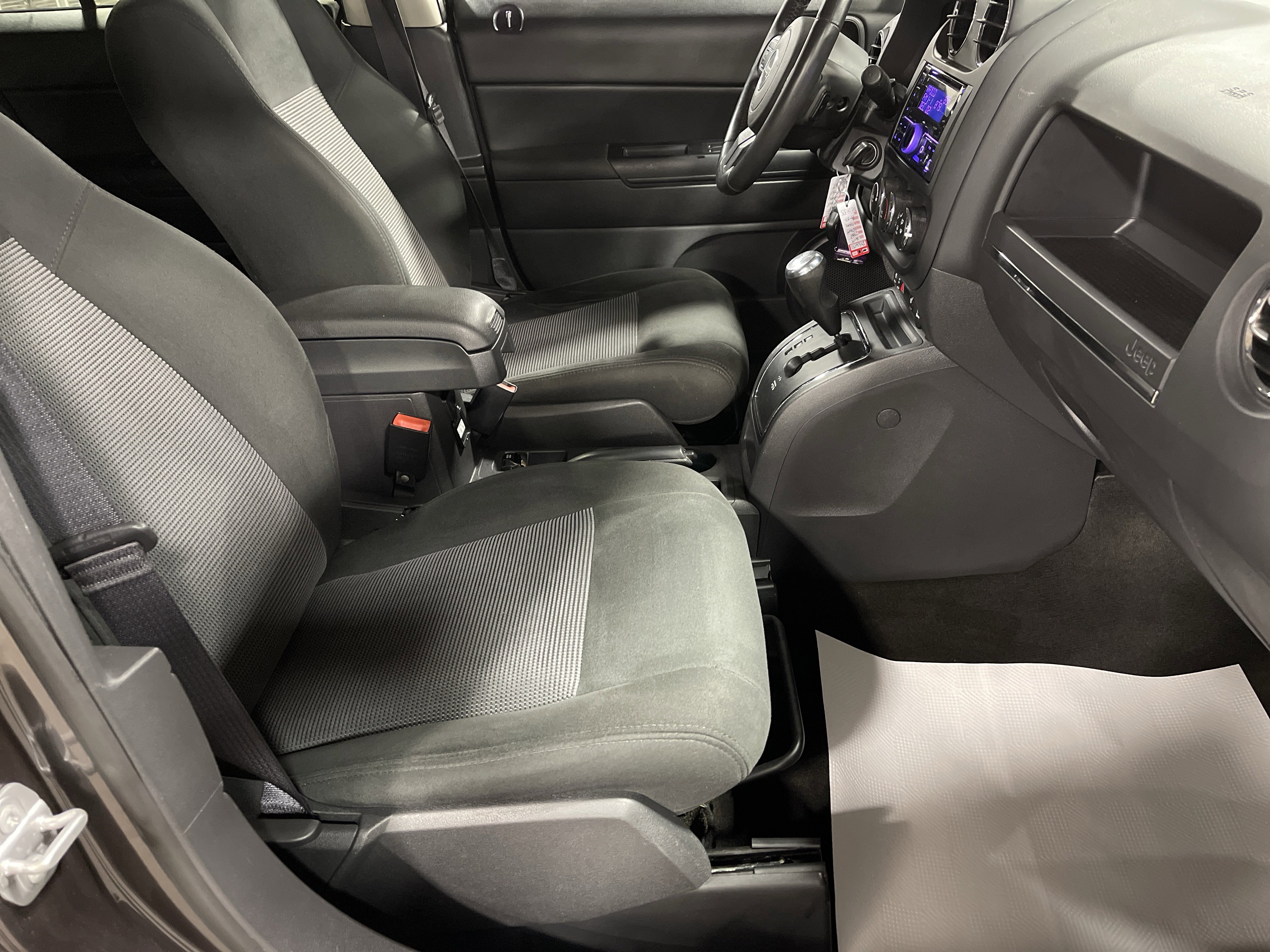 Used 2017 Jeep Patriot Latitude image 12