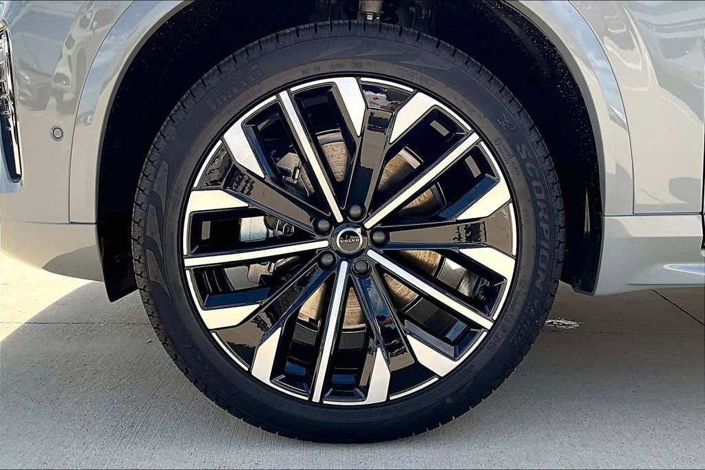 New 2026 Volvo XC90 B6 Plus w/ Protection Package Premier image 24