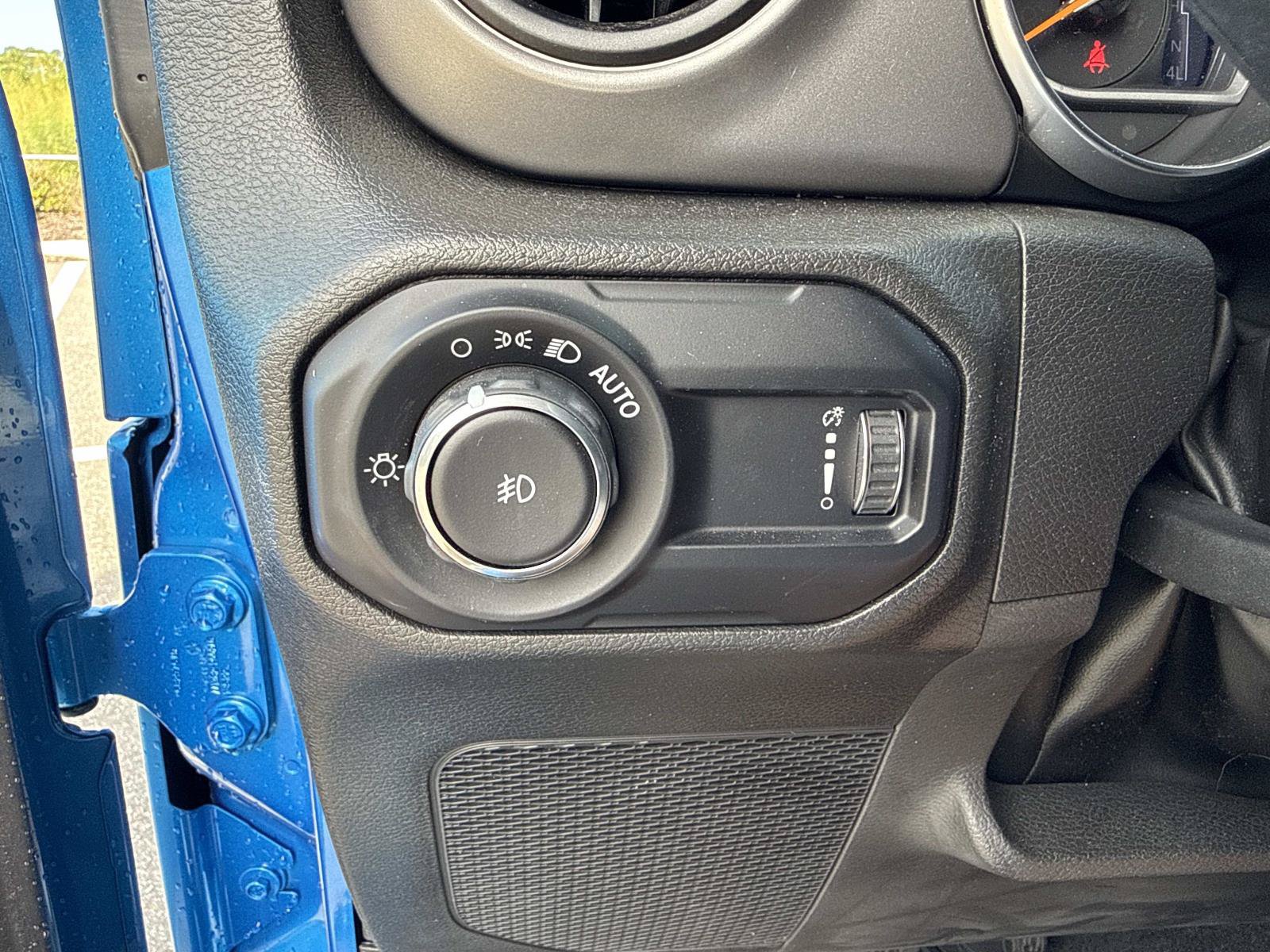 Used 2023 Jeep Wrangler Sport AWD/4WD image 31