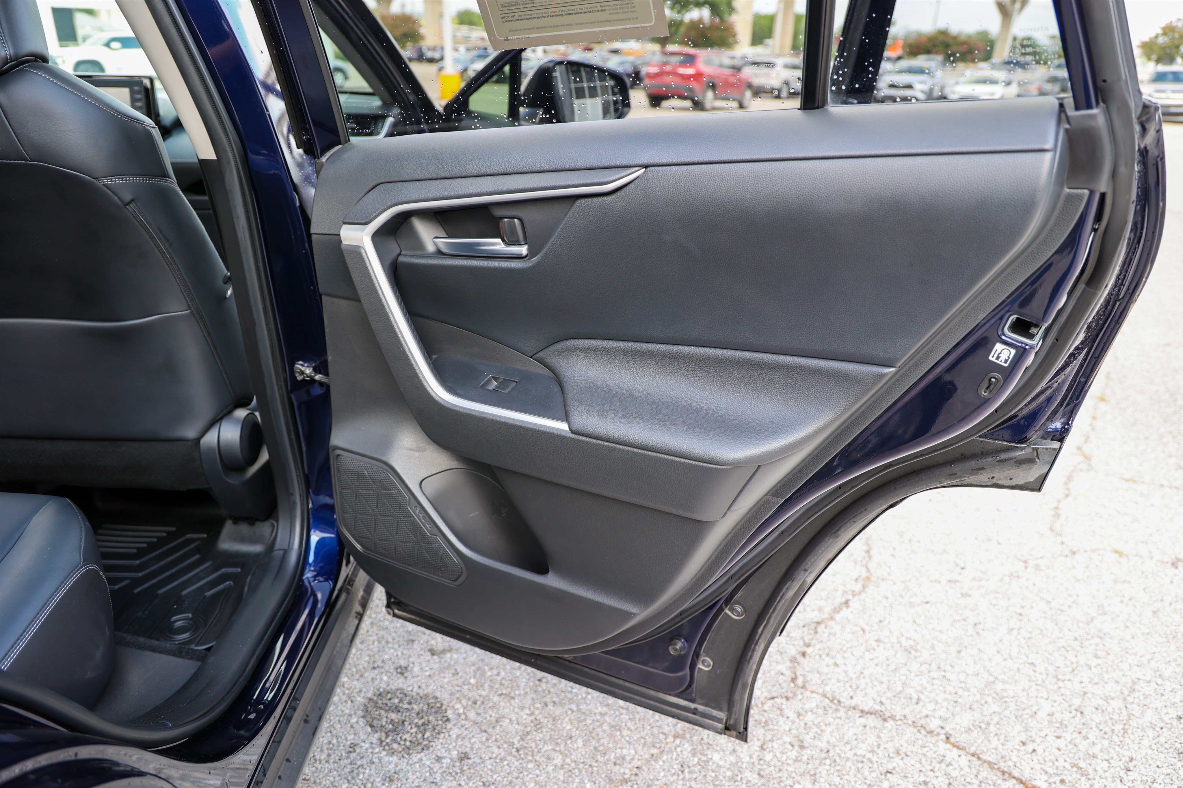 Used 2020 Toyota RAV4 XLE Premium FWD image 39