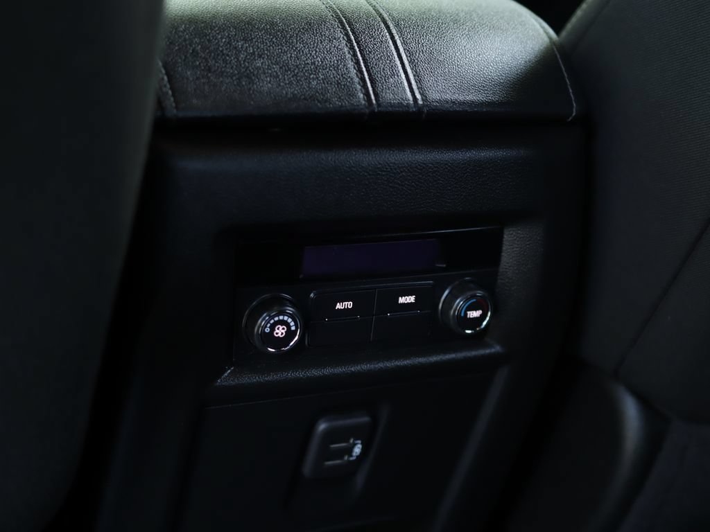 Used 2023 Chevrolet Traverse LT FWD image 27