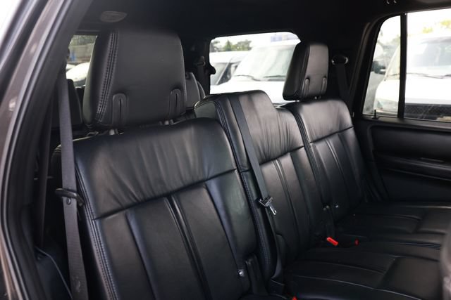 Used 2016 Lincoln Navigator Select RWD image 17