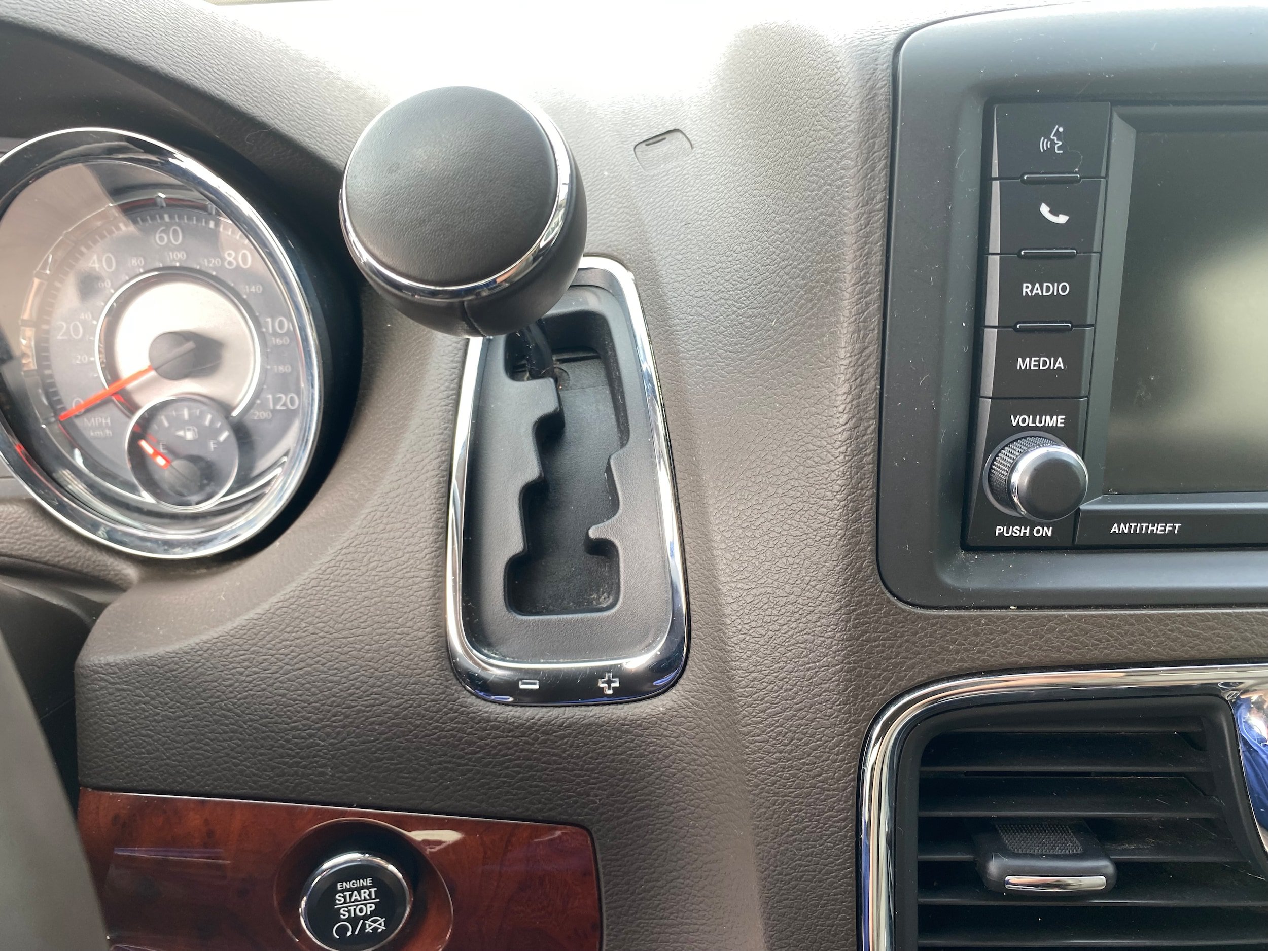 Used 2013 Chrysler Town & Country Touring-L w/ Driver Convenience Group FWD image 13
