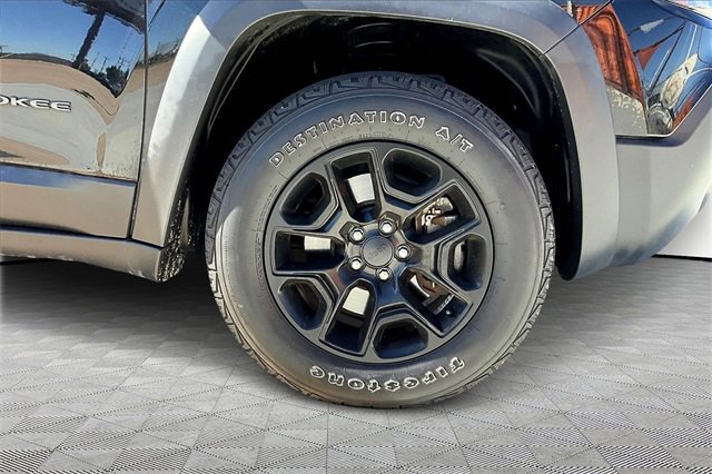 Used 2019 Jeep Cherokee Trailhawk image 8