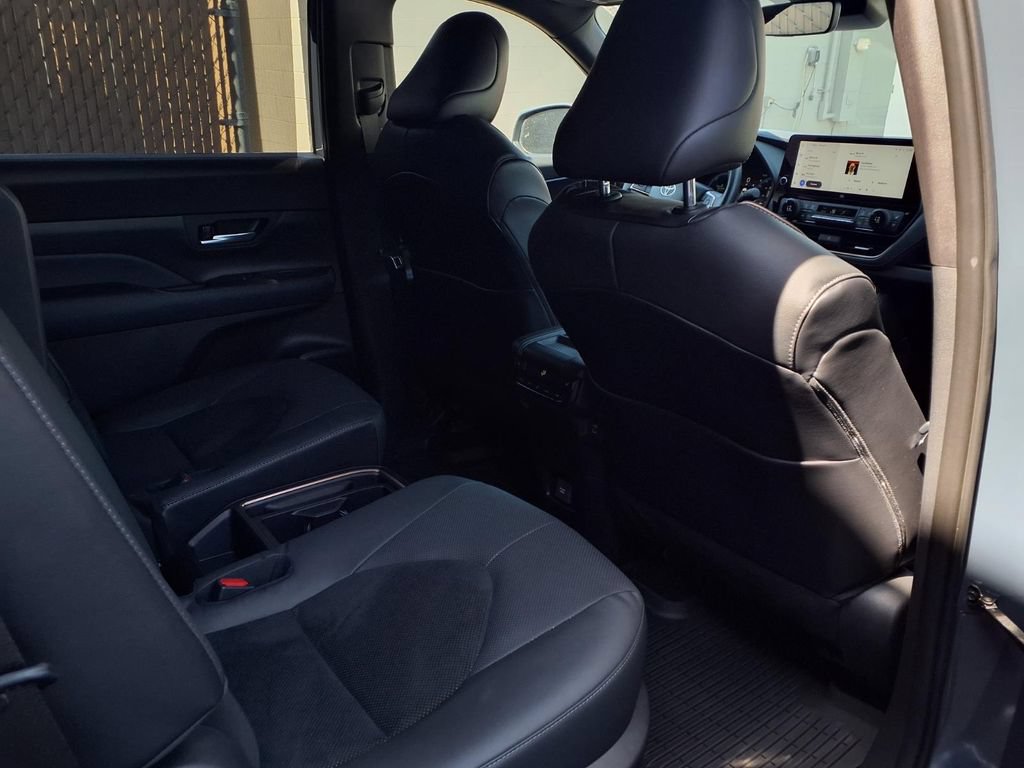 Certified 2025 Toyota Grand Highlander AWD Hybrid image 23