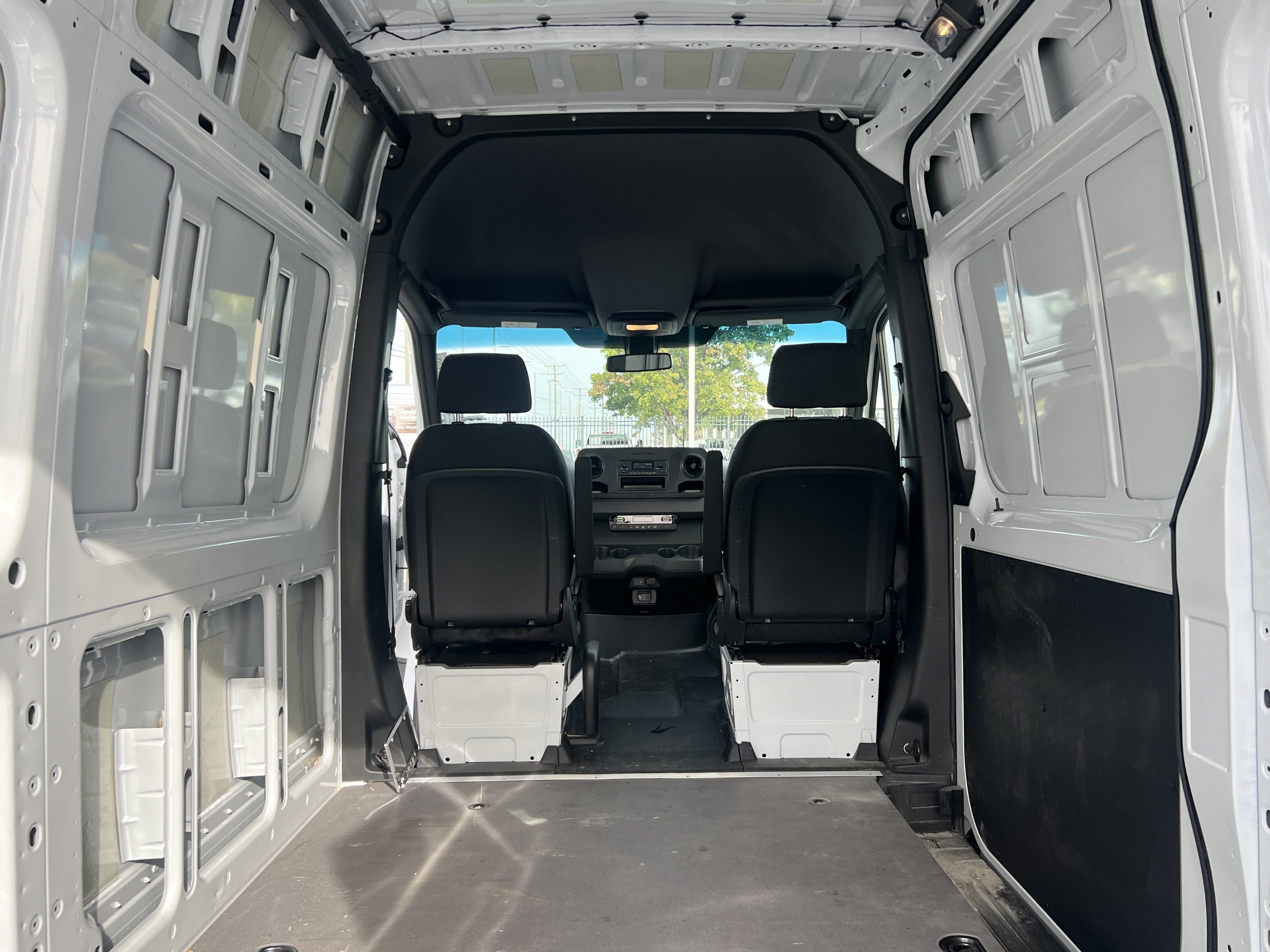Used 2025 Mercedes-Benz Sprinter 3500 image 32