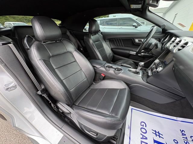 Used 2022 Ford Mustang Premium RWD image 31