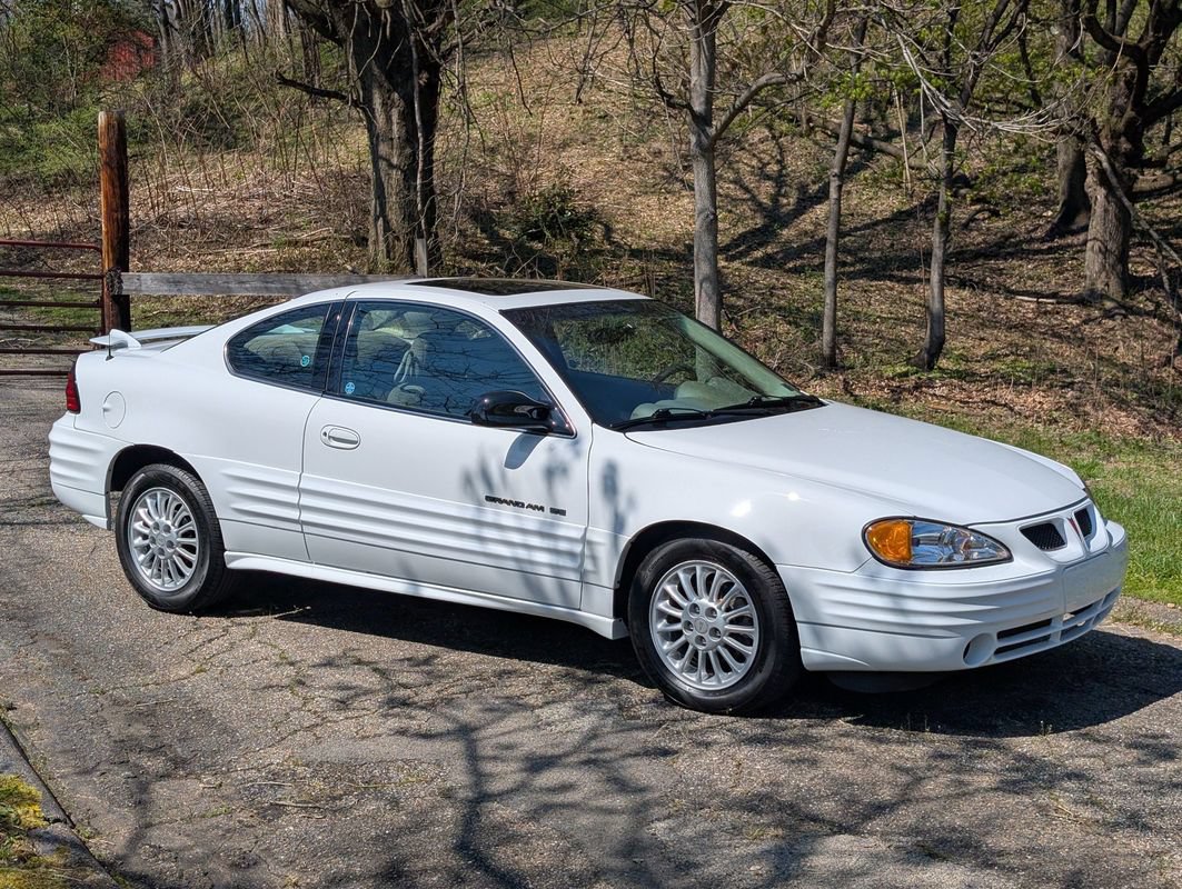 Used 2001 Pontiac Grand Am SE w/ Solid Value Appearance Pkg FWD image 9