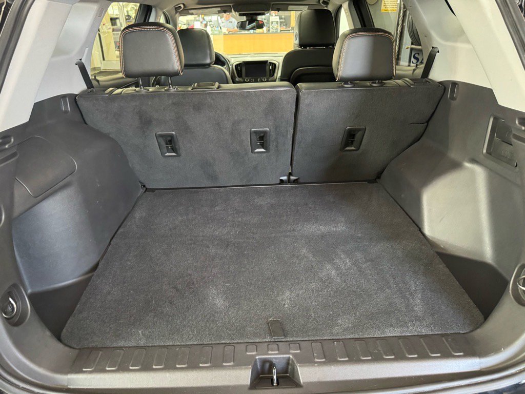 Used 2024 GMC Terrain AT4 w/ Infotainment Package II image 9