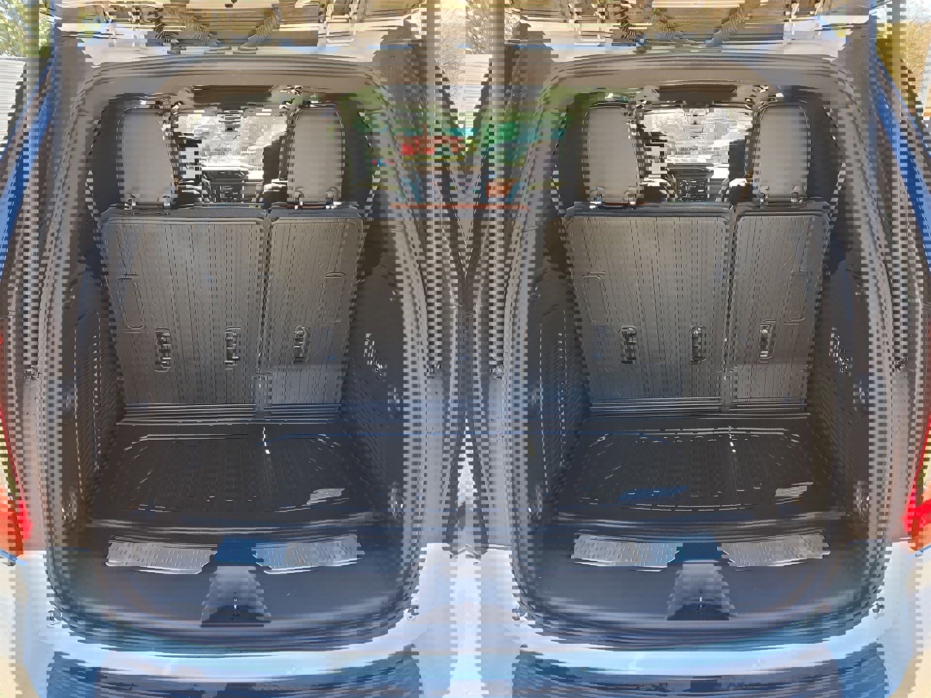 Used 2023 GMC Yukon Denali Ultimate image 12