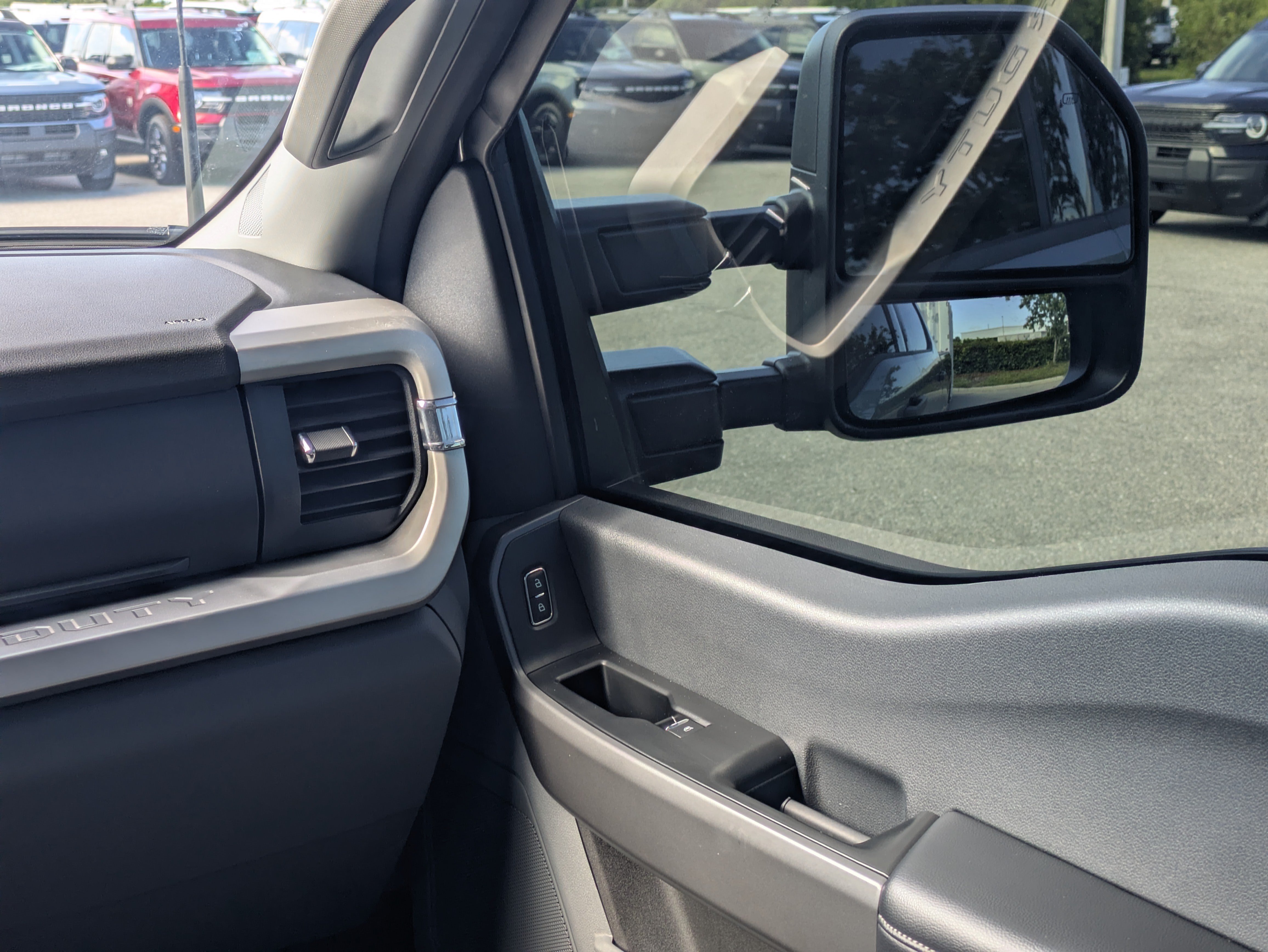 Used 2025 Ford F250 XLT w/ FX4 Off-Road Package AWD/4WD image 18