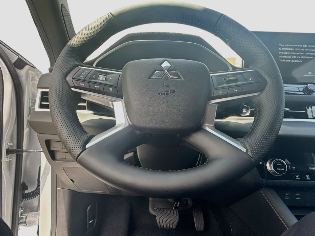 New 2026 Mitsubishi Outlander LE FWD image 11