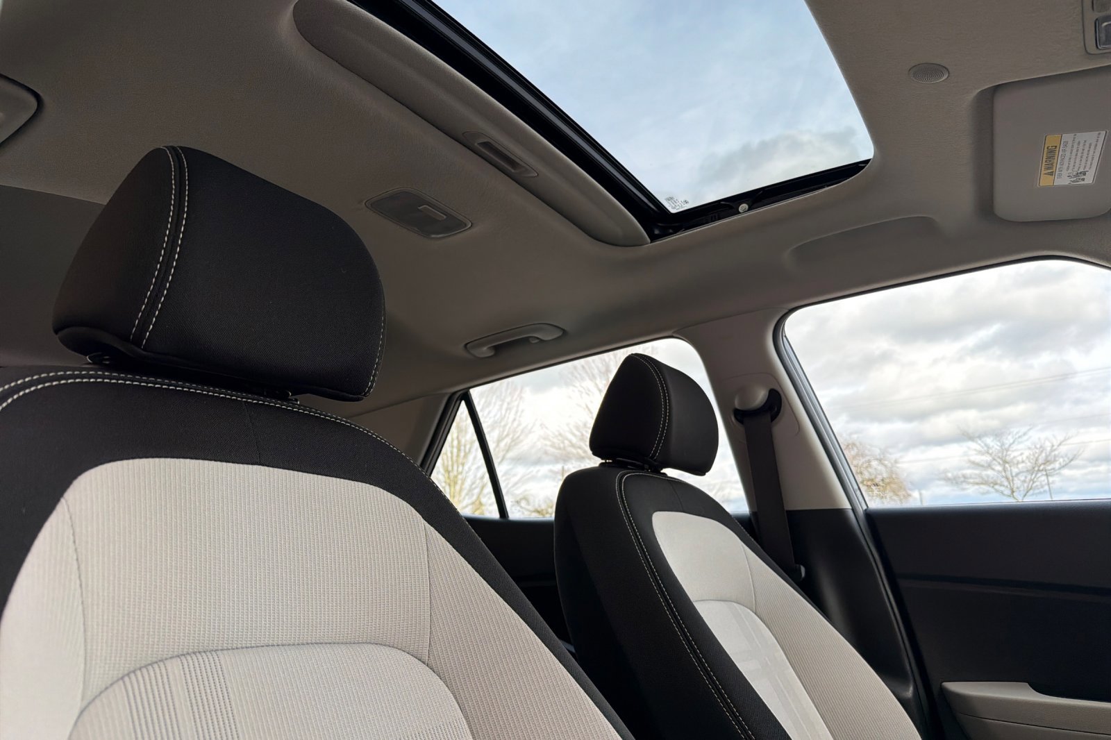 Used 2025 Hyundai Venue SEL image 17