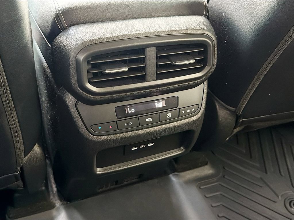 Used 2025 Honda Pilot Touring image 27