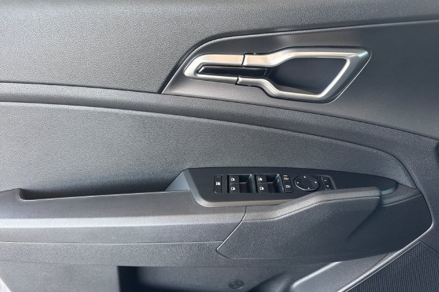 New 2027 Kia Sportage LX FWD image 12