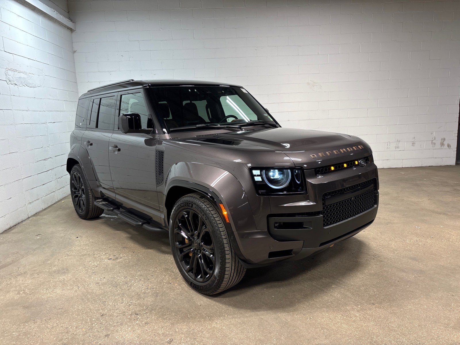 Used 2026 Land Rover Defender 110 X-Dynamic SE AWD/4WD image 4