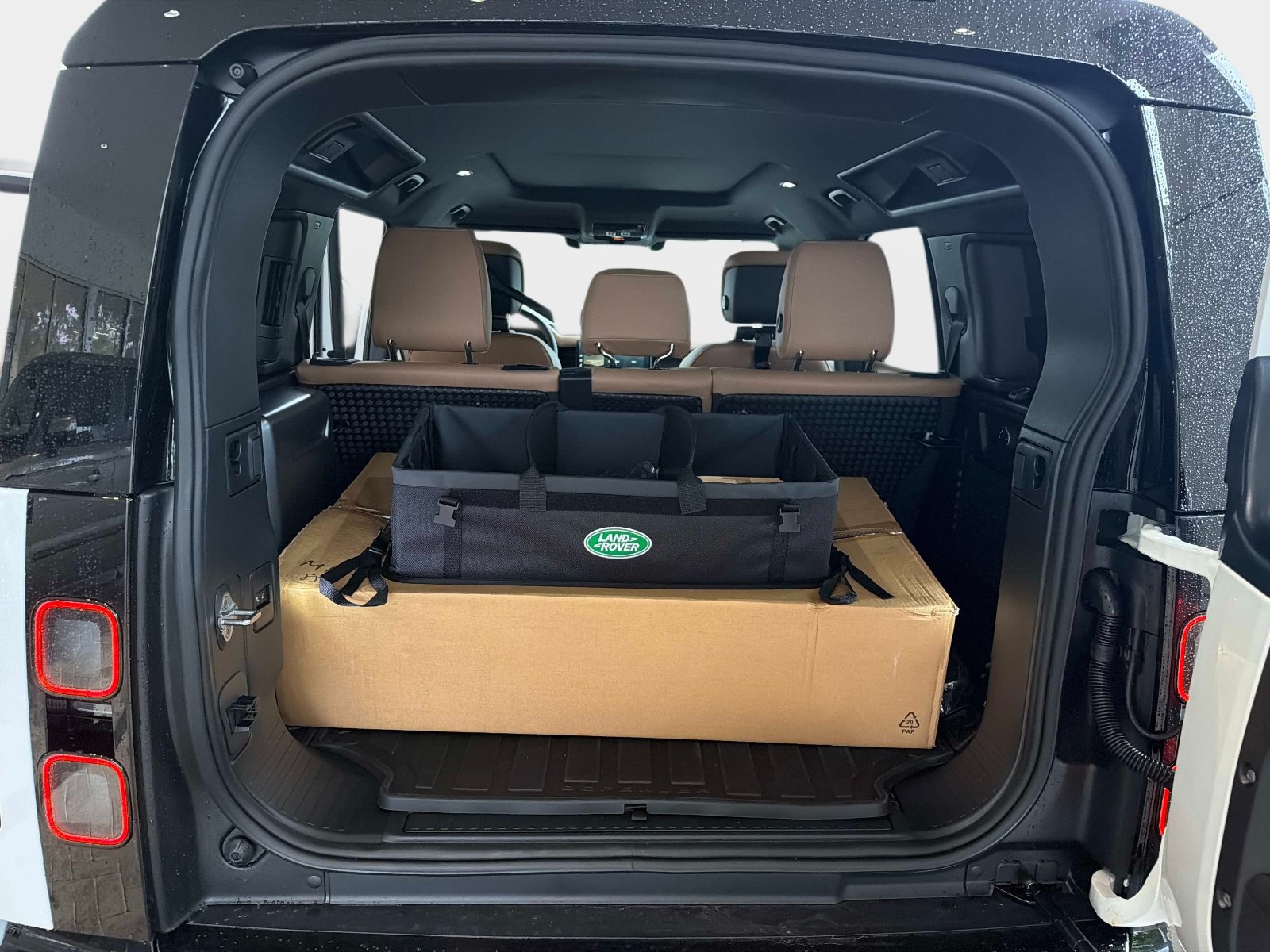 New 2026 Land Rover Defender 110 X-Dynamic SE AWD/4WD image 11