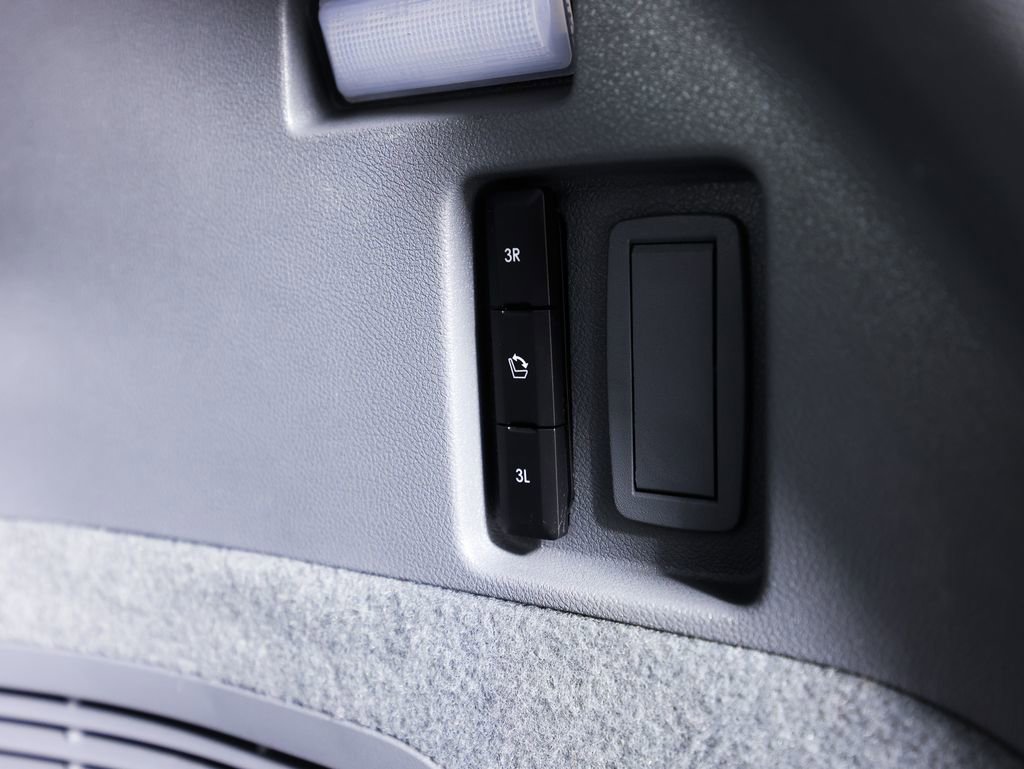 Used 2020 Lincoln Aviator Grand Touring w/ Equipment Group 302A image 16