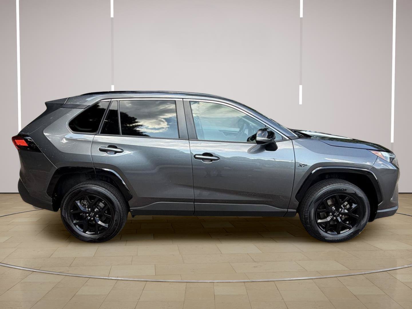 Used 2022 Toyota RAV4 XLE FWD image 8
