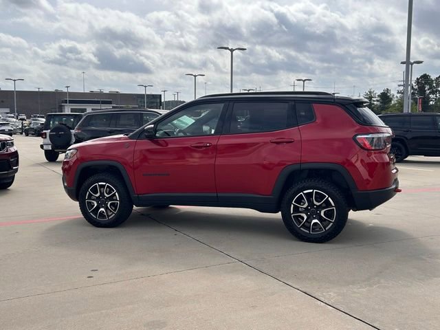 Used 2025 Jeep Compass Trailhawk AWD/4WD image 5